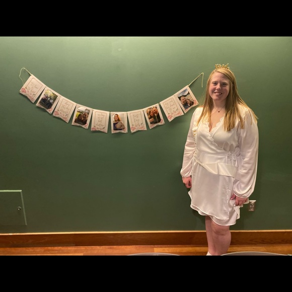 White plus size dress worn once for about an hour! This is a size 2X. - Picture 2 of 2